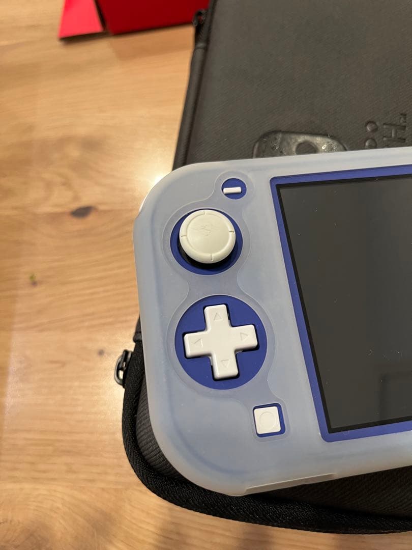 ニンテンドースイッチライト　スイッチライト　ブルー　シリコンカバー付き　ケース付