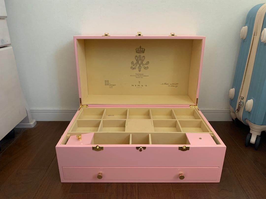 NINA'S ディスプレイボックス　非売品　メイクBOX収納紅茶缶