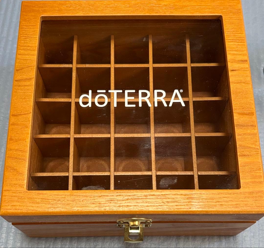 doTERRA 木製アクセサリーケース 25本入り＋開封済みオイル