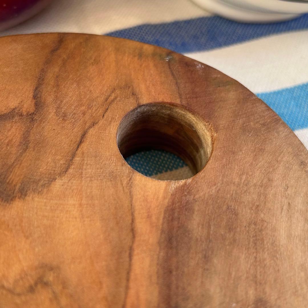 オリーブの木　フリーカット　しっかりと厚みのあるボード　約26cm