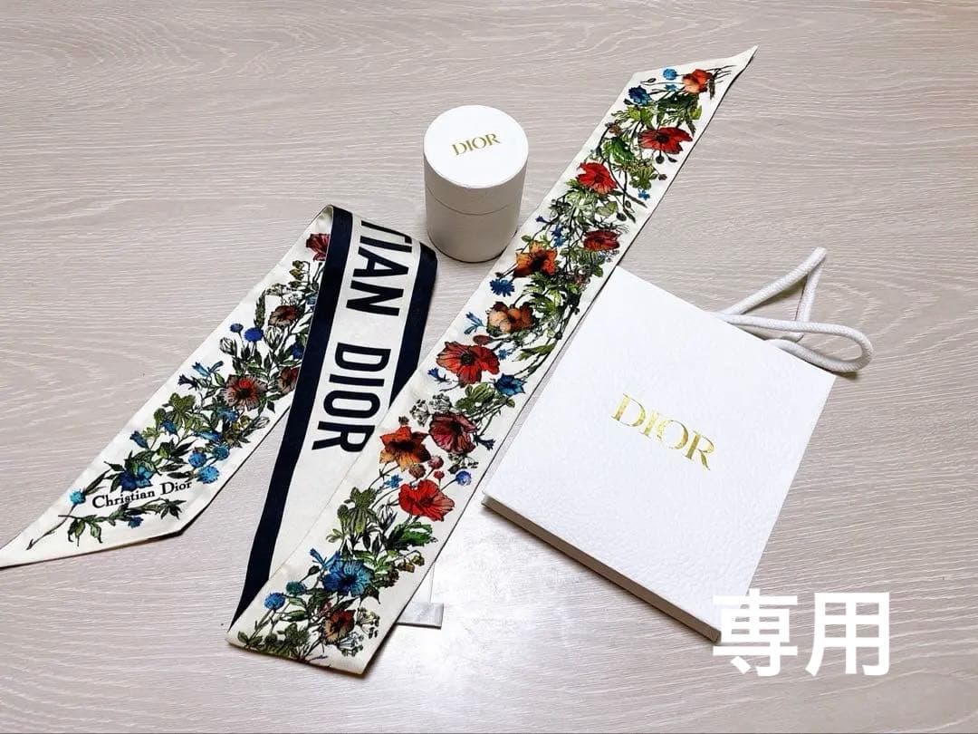 Christian Dior ミッツァ 花柄スカーフ