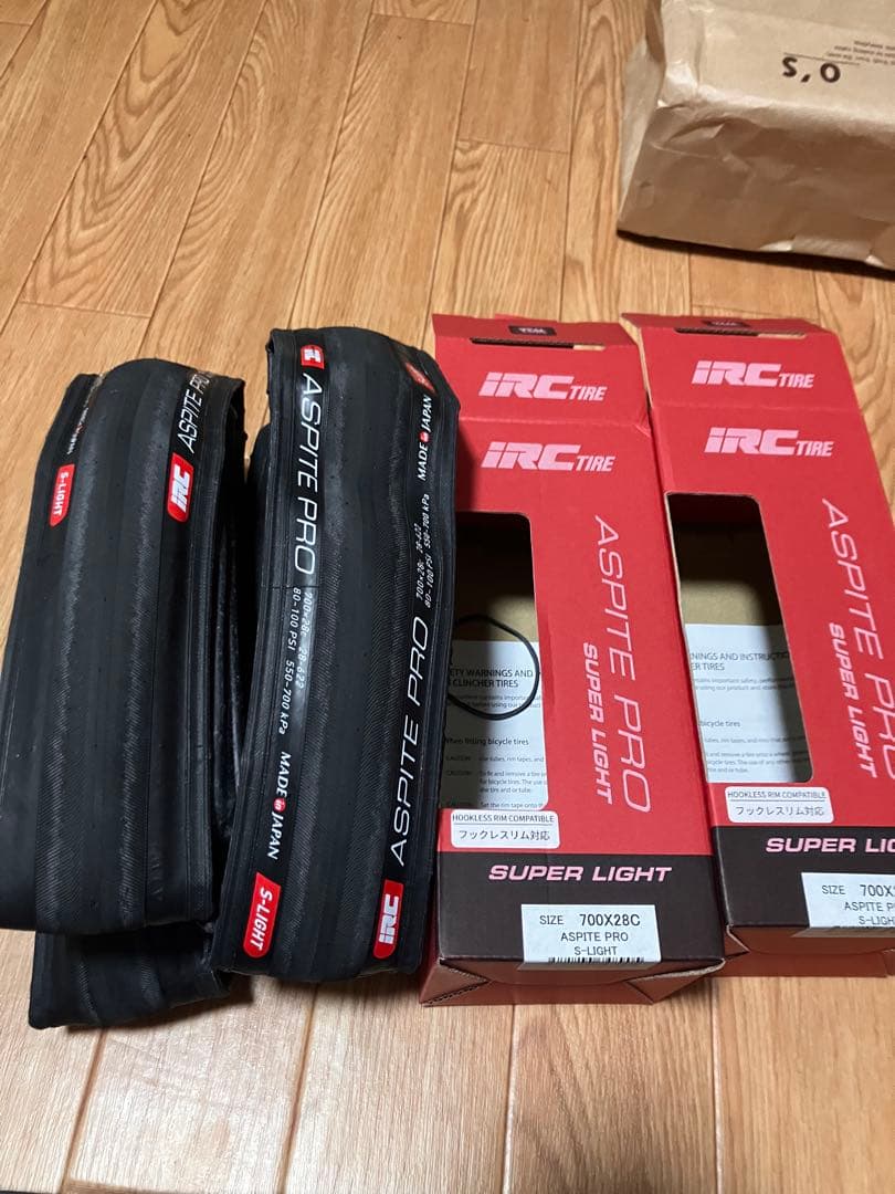 IRC Aspite Pro SuperLight 700x28C セット