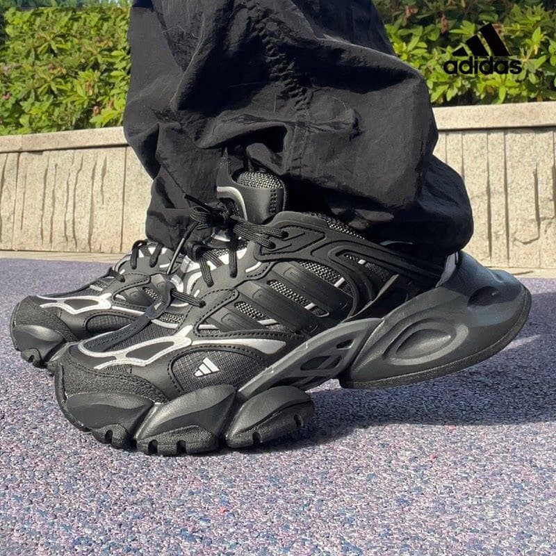 adidas XLG RUNNER DELUXE ローカット IH0070