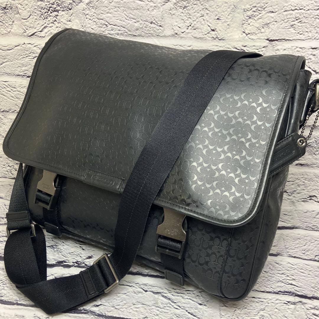 美品 コーチ ヘリテージ シグネチャー メッセンジャーバッグ ブラック A4可