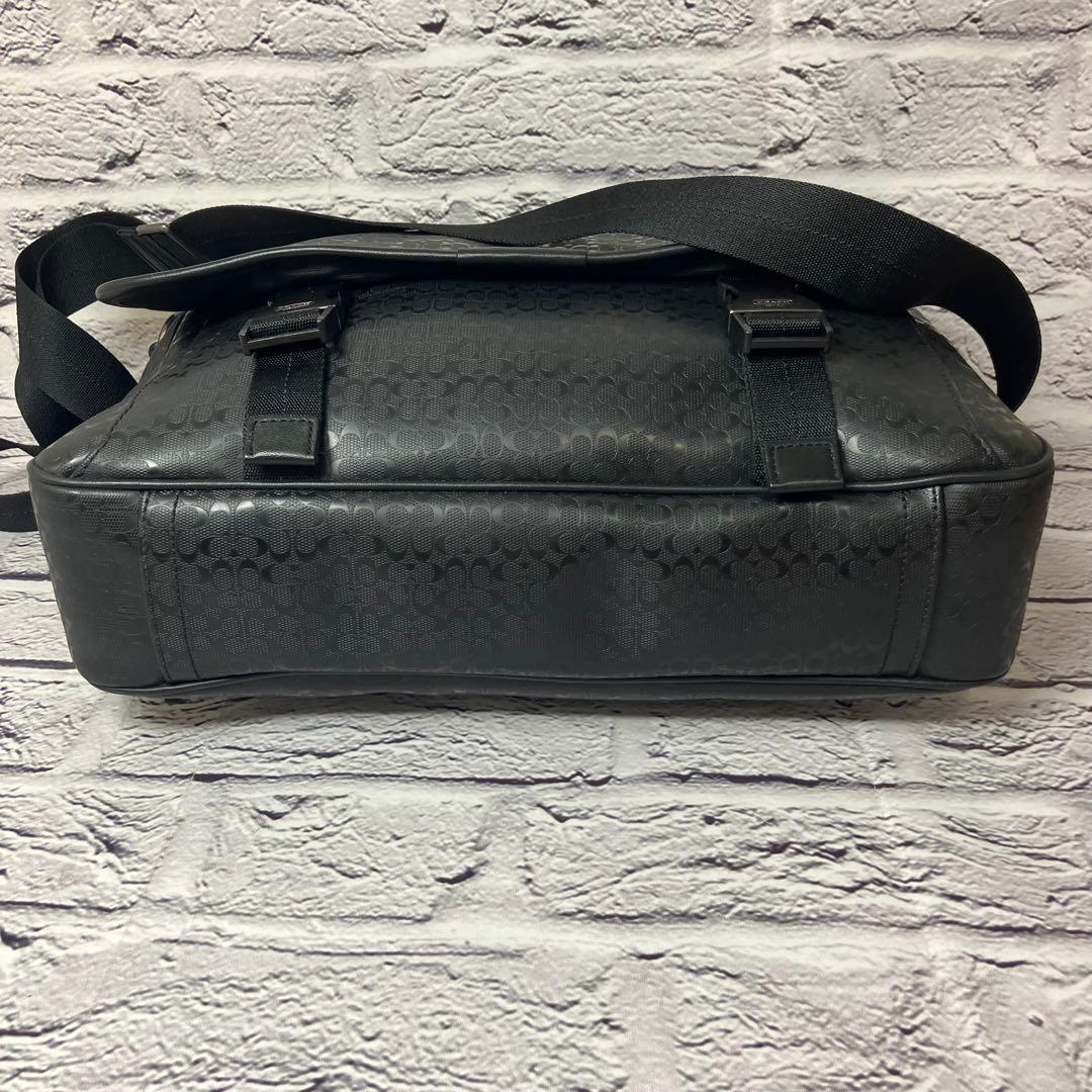 美品 コーチ ヘリテージ シグネチャー メッセンジャーバッグ ブラック A4可