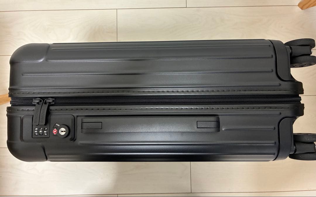 【ヒロポン】RIMOWA エッセンシャル キャビン S ブラック