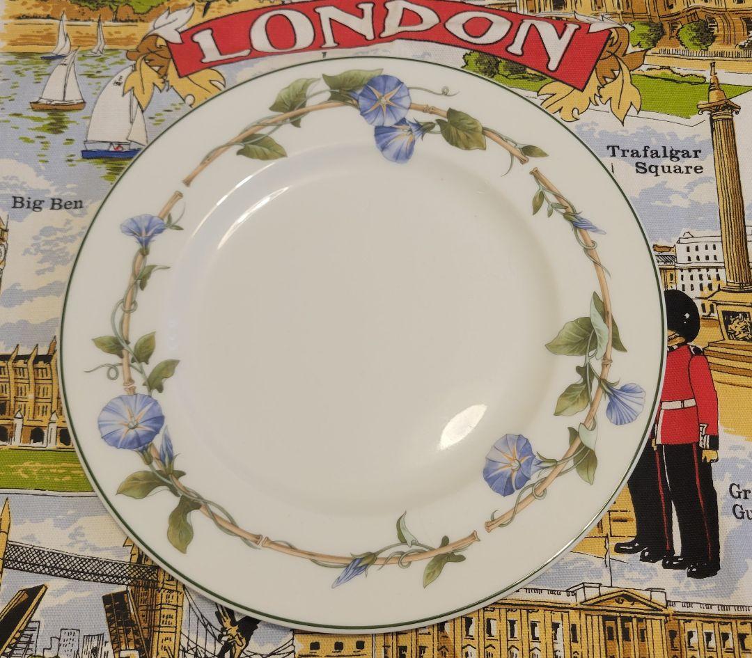 新品に近く 朝顔珍しい イギリス製 お皿27cm 黒壺3枚セット