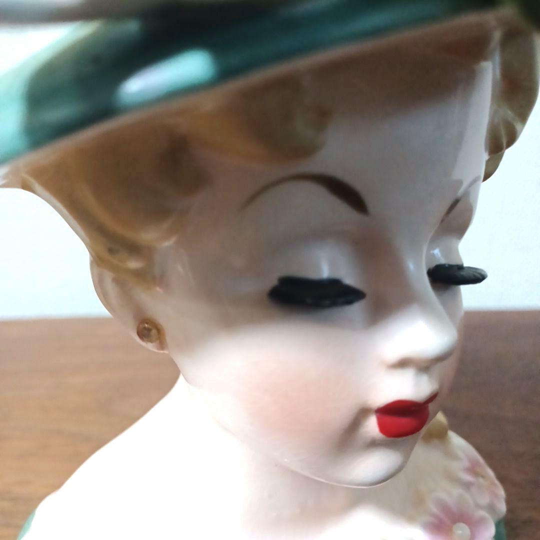 ビンテージ レディヘッドベース 陶器製の置物花瓶　花と葉の飾り付き帽子