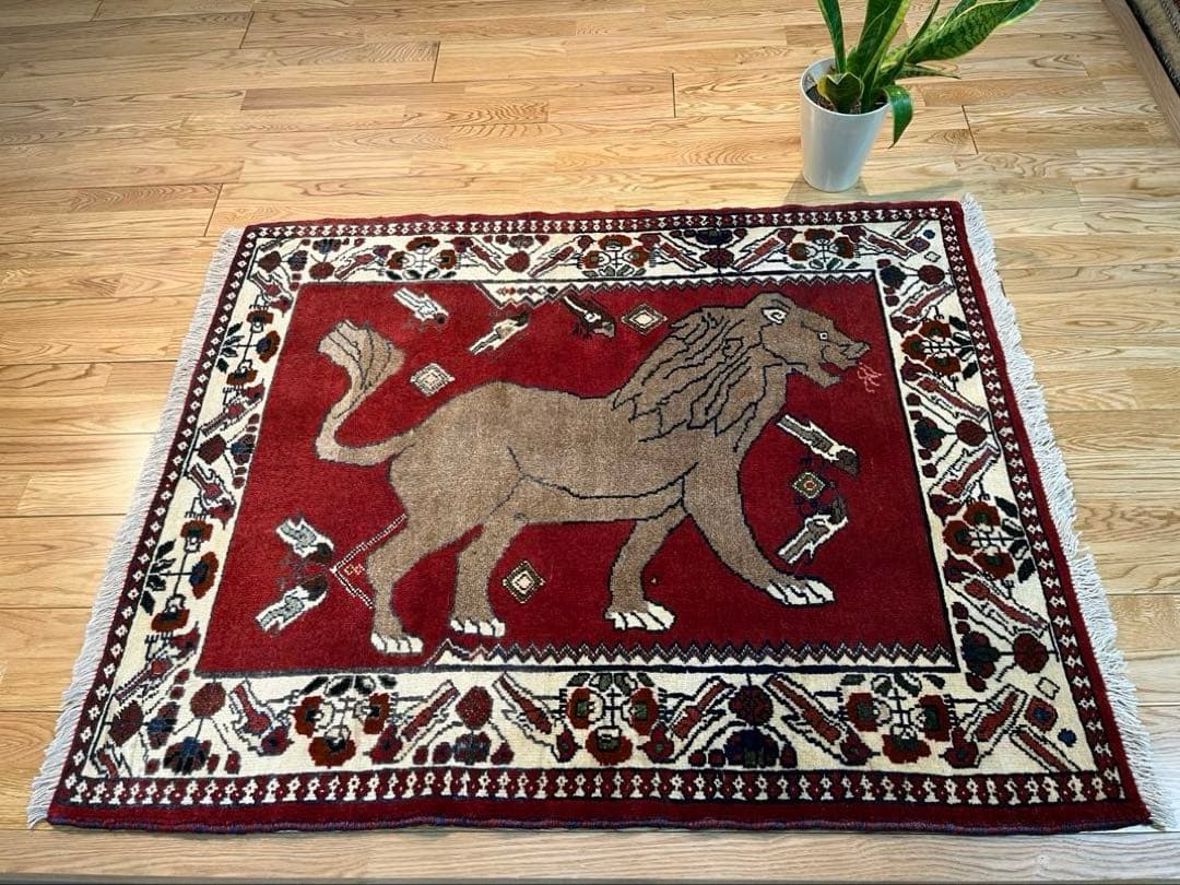 ペルシャ　トライバルラグ　115×95 茜色　ライオン　鳥　花