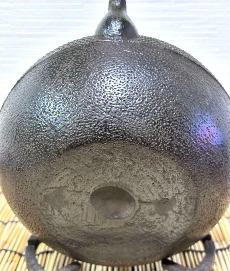 未使用品　南部盛岡東文堂造　１０型姥口アラレ　南部鉄瓶　南部鉄器　鉄瓶