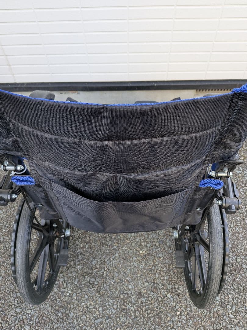 【送料無料】自走式 車椅子 折りたたみ ノーパンクタイヤ 介助ブレーキ