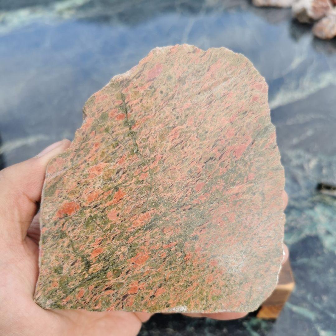 ユナカイト　708グラム　鑑賞石　石　原石　宝石　パワーストーン　鉱物