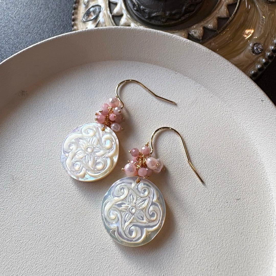 《1点限定》MOPラウンドフラワーカービング＊ピアスorイヤリング