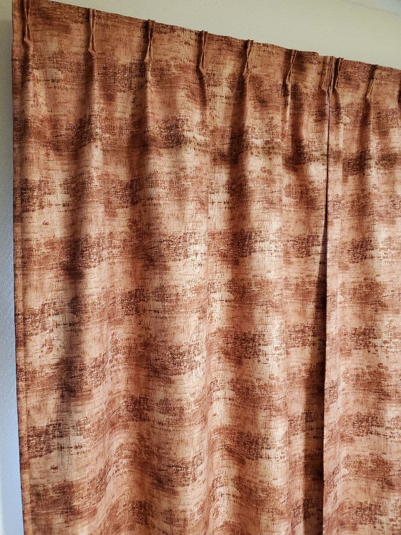 遮光カーテンおしゃれなもやもや柄〈グランジコーラル〉