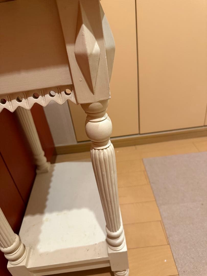 Une chaise au solie ホワイトクラシックスタイルサイドテーブル