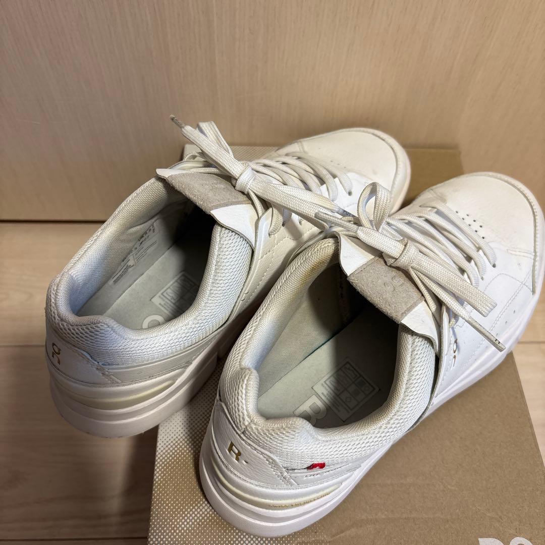 シューズ(男性用) on THE ROGER Centre Court