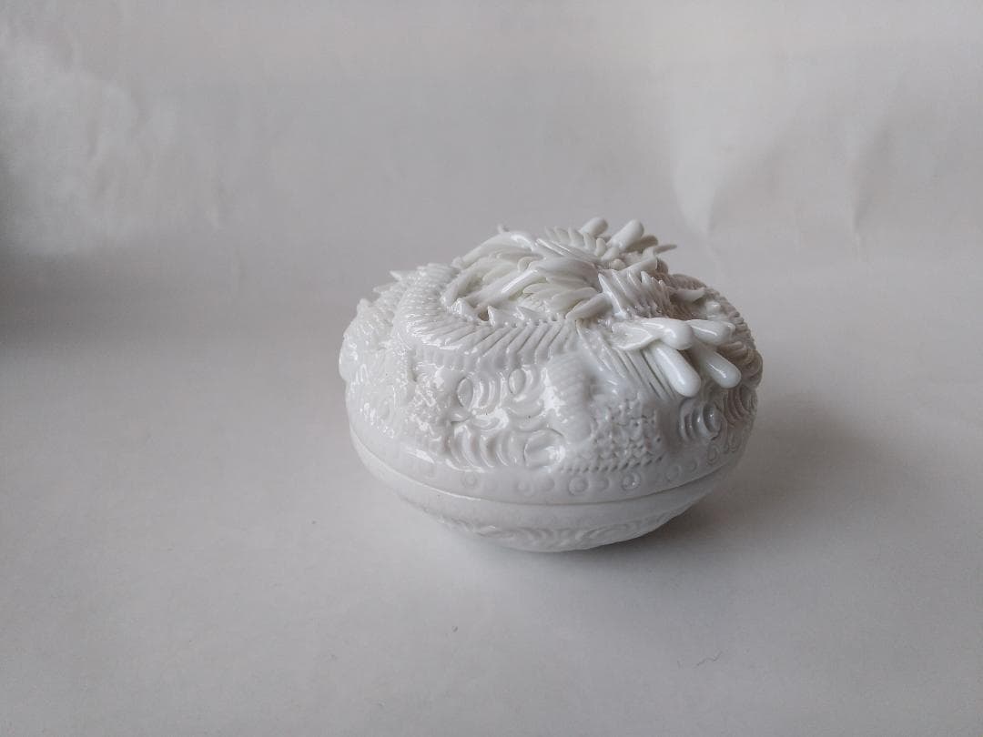 平戸焼 十五代 中里茂右衛門 作 白磁雲龍彫 香合 茶道具 懐石道具 共箱 新品