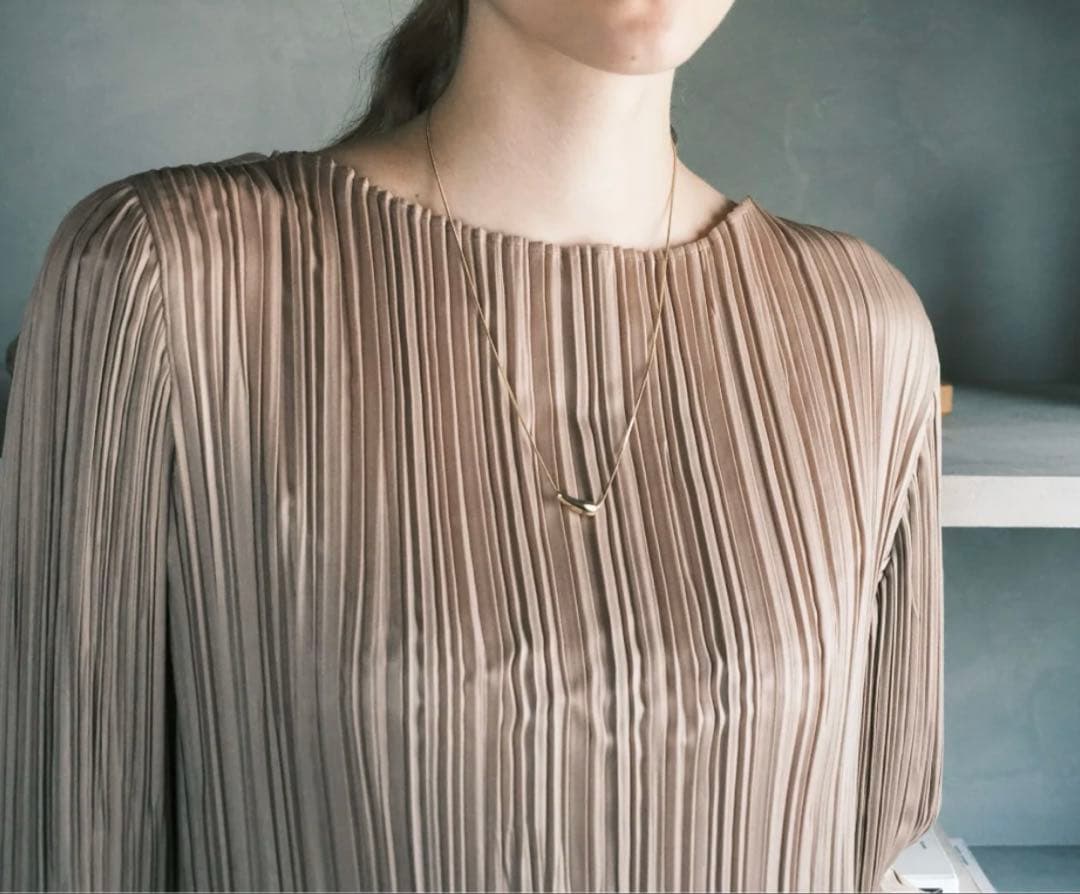 きなこっこ 様✨未使用品✨foufou プリーツクラシックブラウス　シャンパン