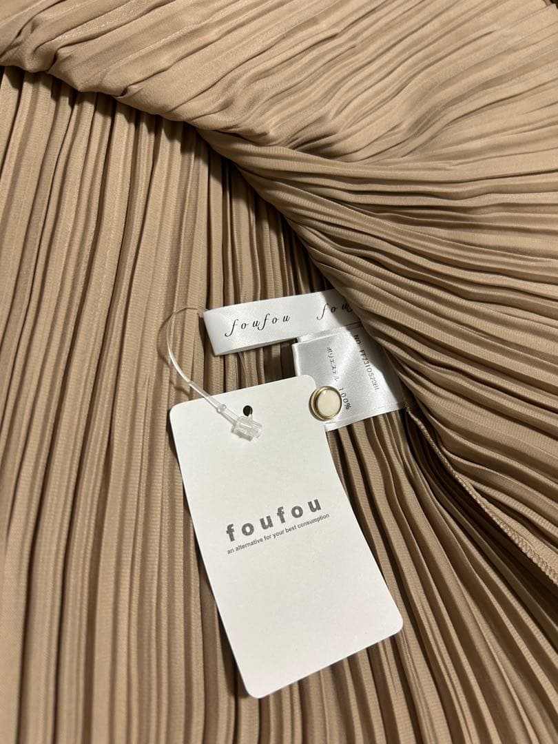 きなこっこ 様✨未使用品✨foufou プリーツクラシックブラウス　シャンパン