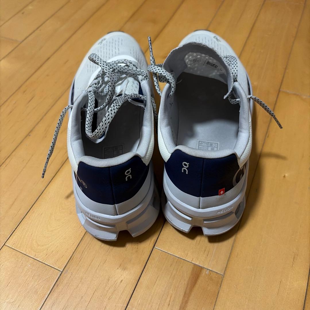 On Cloud monster ホワイト/ネイビー スニーカー