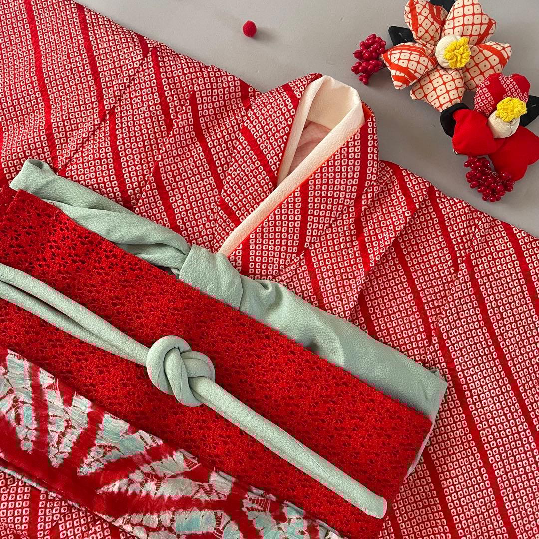 七五三　3歳　正絹　総絞りのお着物セット　赤色半幅帯コーデ