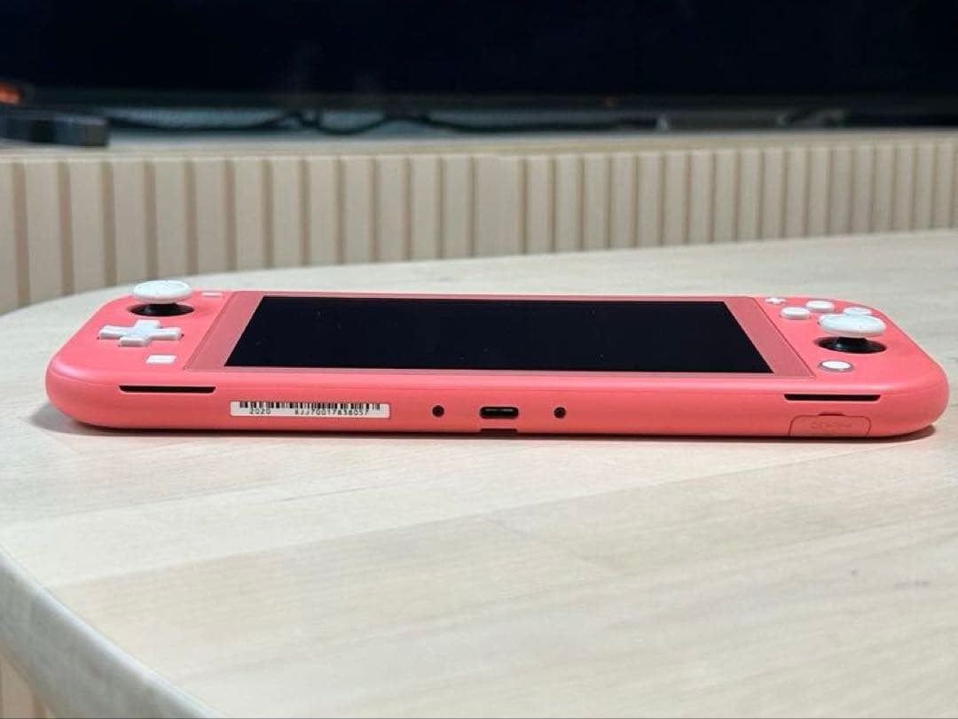 【美品】Switch Lite 箱完備 画面保護ガラス・ケース装着済