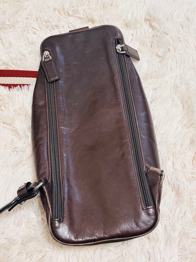 バリー ボディバッグ ブラウン