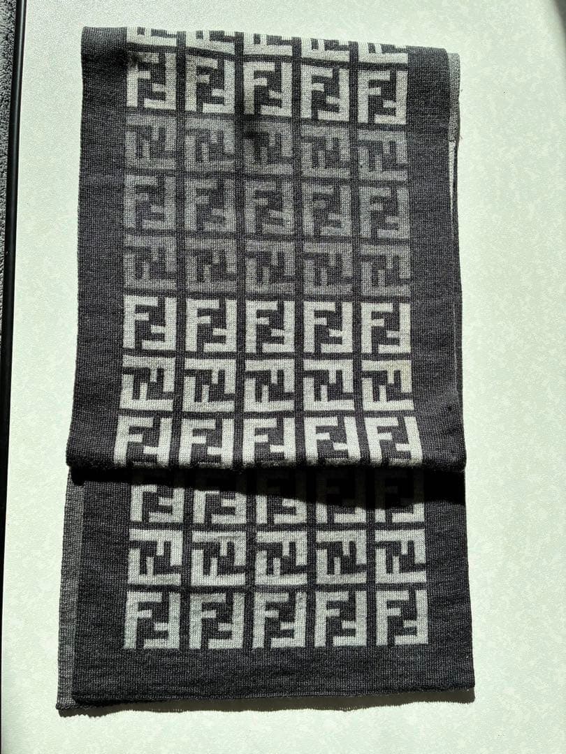 FENDI ロゴパターン マフラー グレー