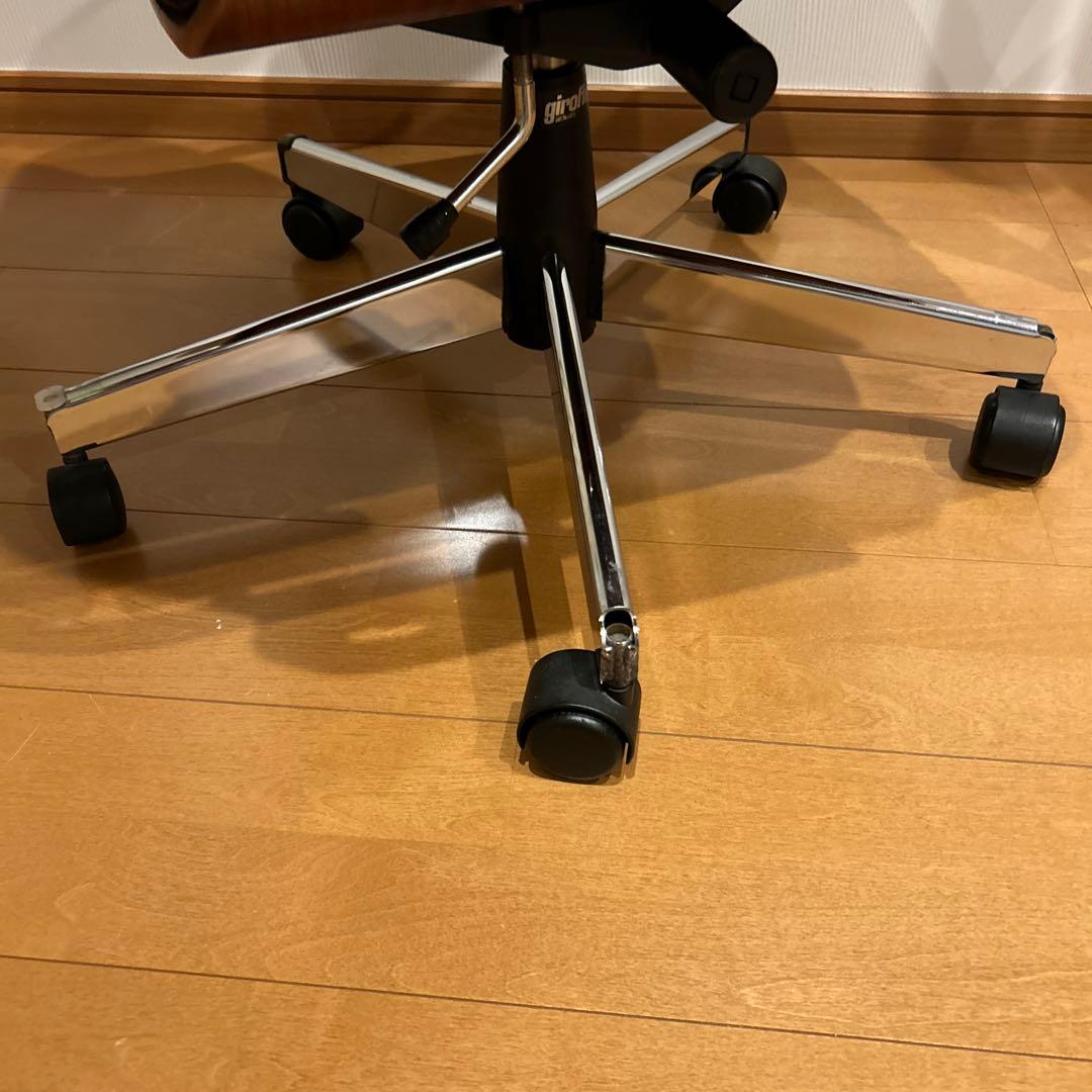【美品】giroflex 83 BRASA レザーオフィスチェア 昇降機能付き