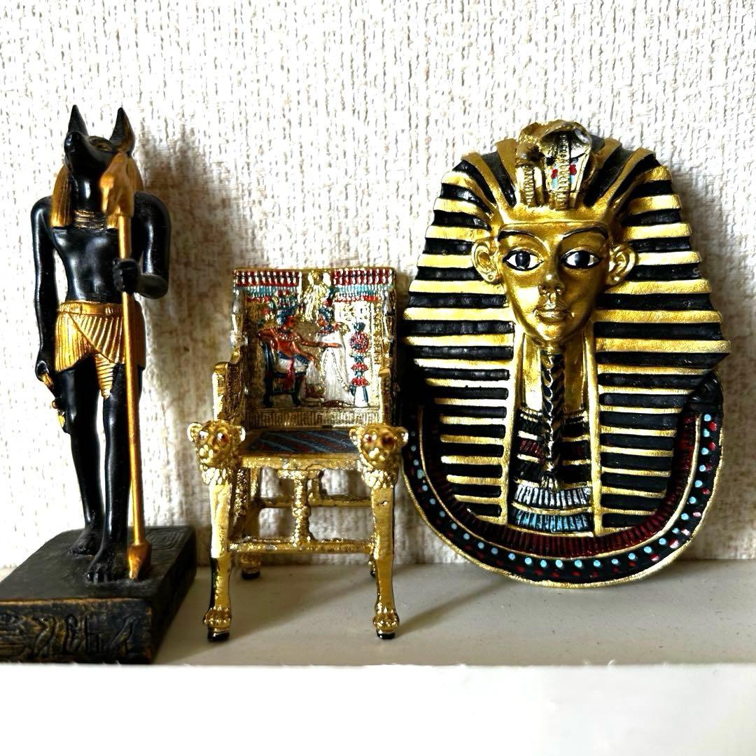 ツタンカーメン　玉座　アヌビス神