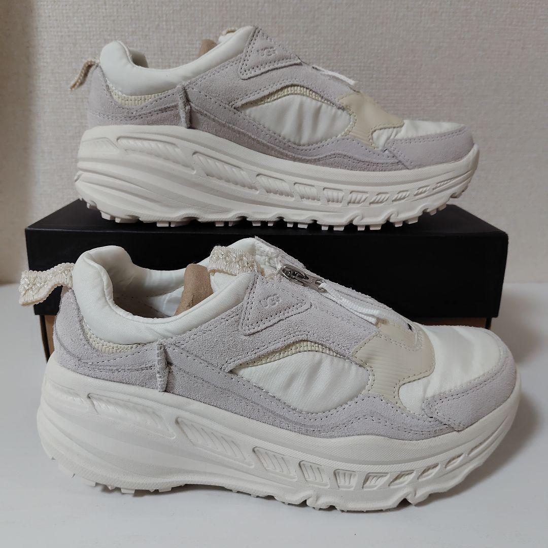 新品 UGG スニーカー 26cm 白 厚底 ファスナー zip