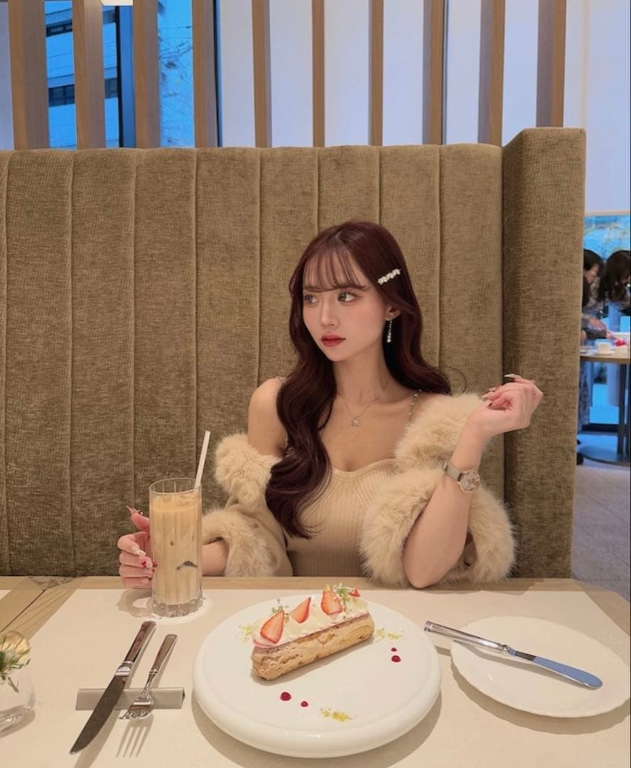 【大人気】elmyu ファーポンチョカーデ×チェーンワンピset パーティー白