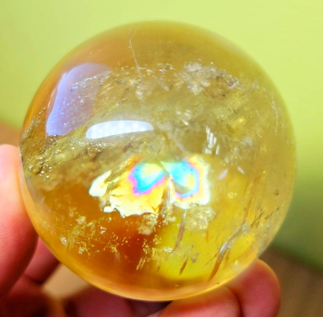 金運アップ‼️虹入りマダガスカル産 天然シトリン丸玉 貫入水晶かも❔