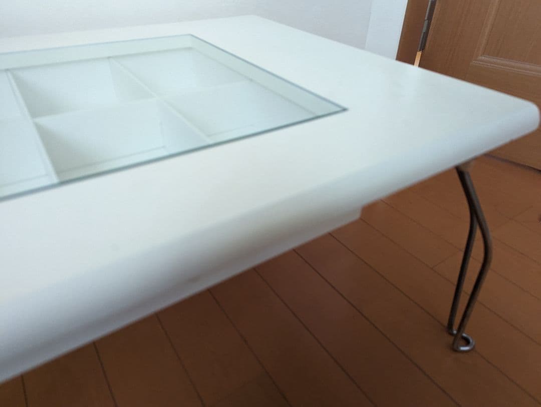 コレクションテーブル　白　ガラス　ローテーブル