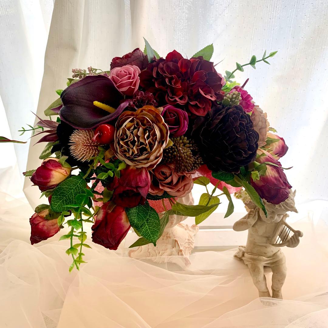 深み色フラワーアレンジメント　ヨーロピアンアレンジ　アンティークインテリア