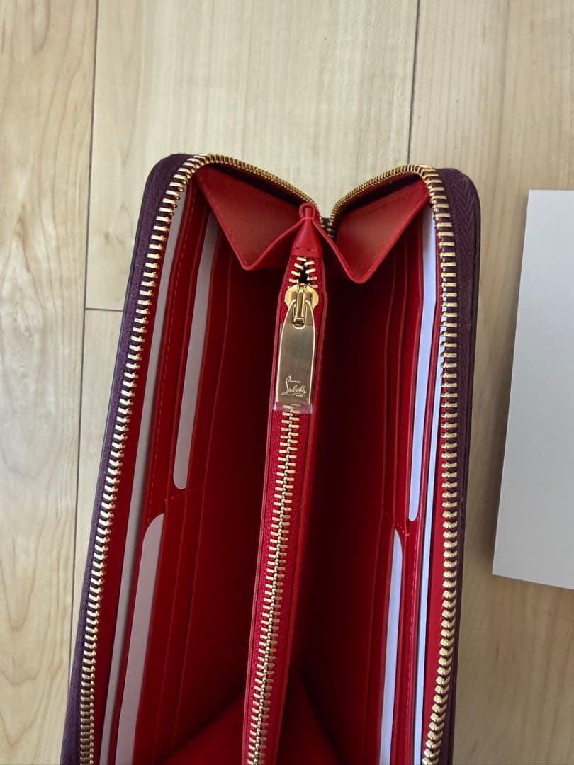 たくや【新品未使用】CHRISTIAN LOUBOUTIN レザー長財布