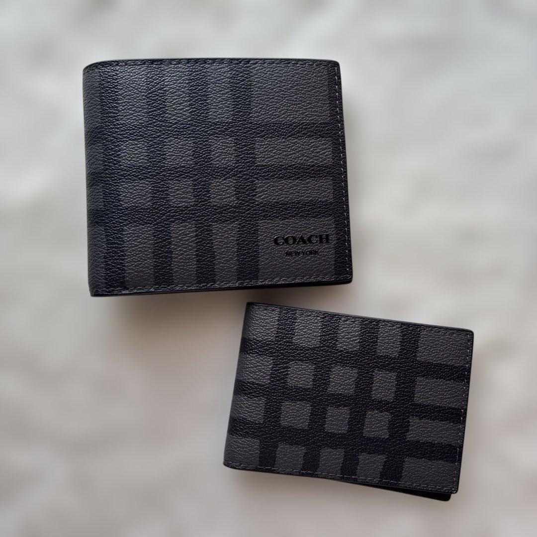 【新品未使用】COACH コーチ　メンズ　二つ折り財布　F22537