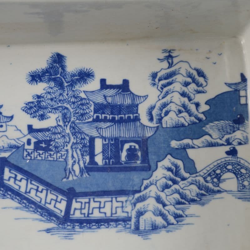 景徳鎮 磁器 青花山水楼台四方透かし彫り象嵌器水仙鉢 長方鉢