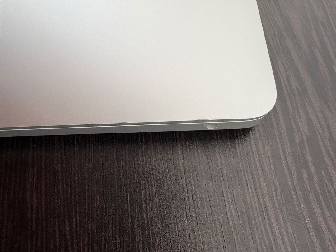 【Thu】MacBook/2020/13.3インチ/256GB/8GB