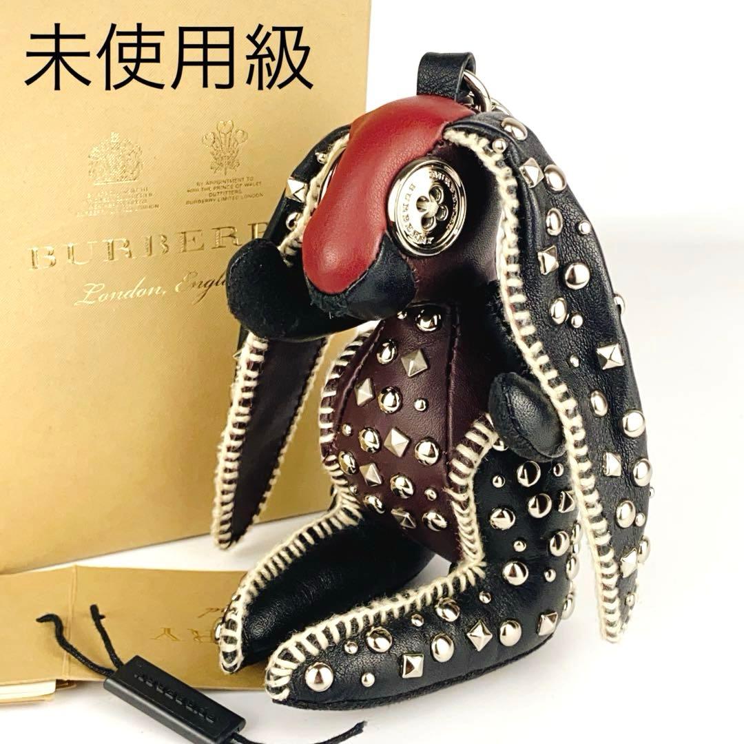 未使用級 極美品 バーバリー 箱付きレザーチャーム スタッズ 牛革 キーホルダー