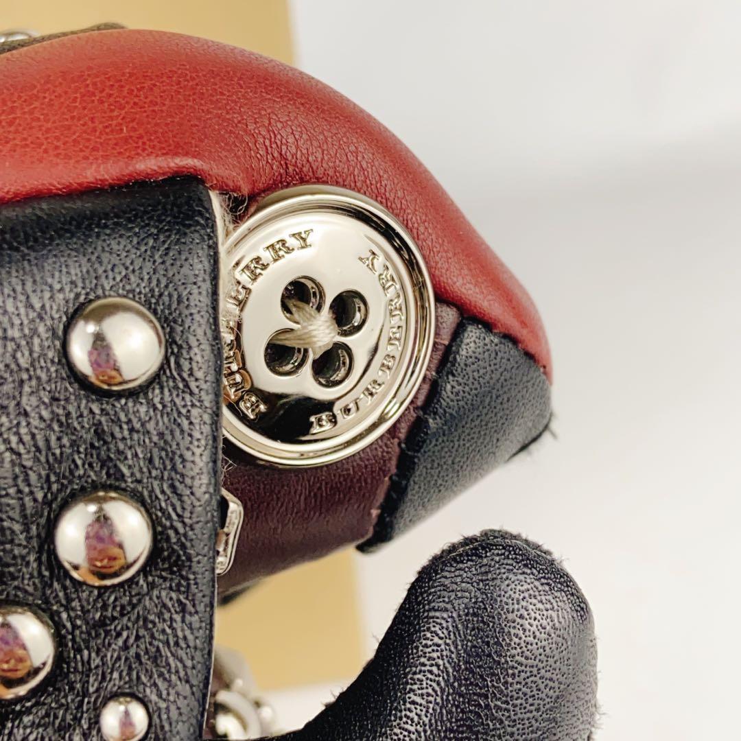 未使用級 極美品 バーバリー 箱付きレザーチャーム スタッズ 牛革 キーホルダー