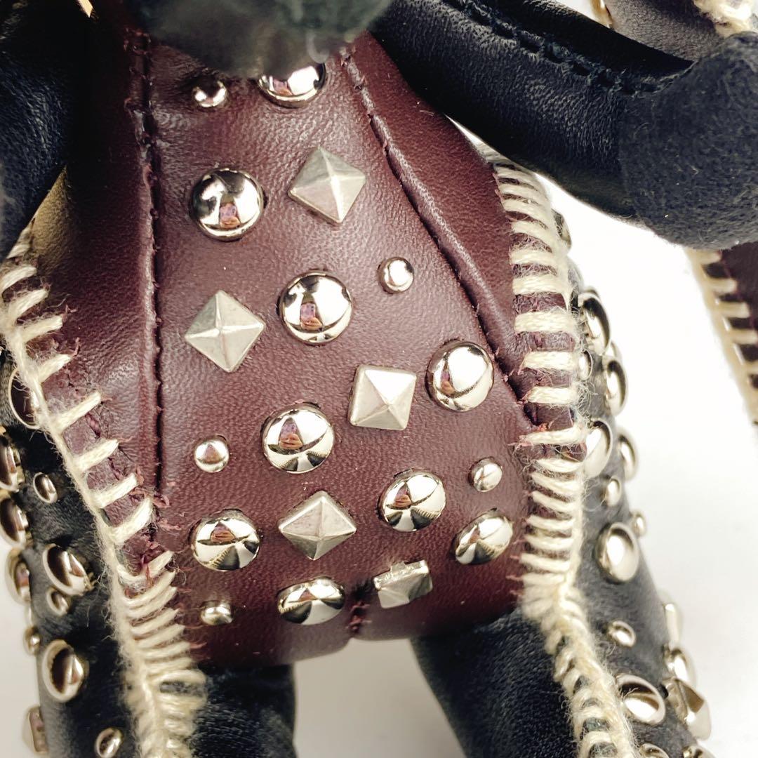 未使用級 極美品 バーバリー 箱付きレザーチャーム スタッズ 牛革 キーホルダー