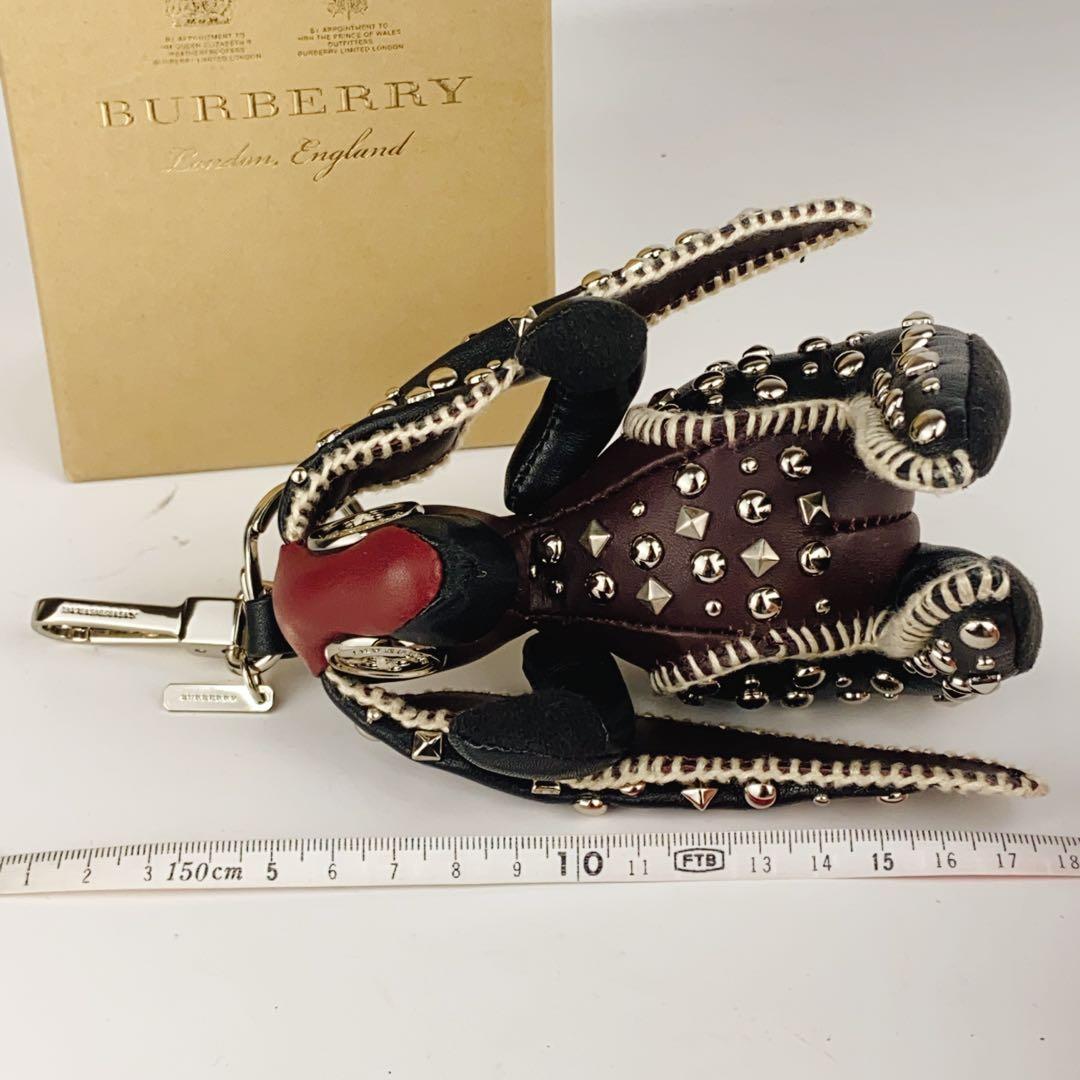 未使用級 極美品 バーバリー 箱付きレザーチャーム スタッズ 牛革 キーホルダー