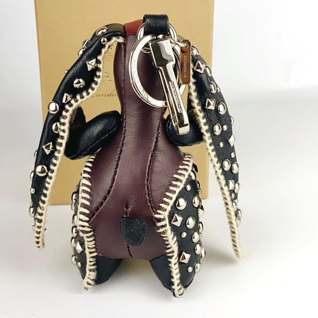 未使用級 極美品 バーバリー 箱付きレザーチャーム スタッズ 牛革 キーホルダー