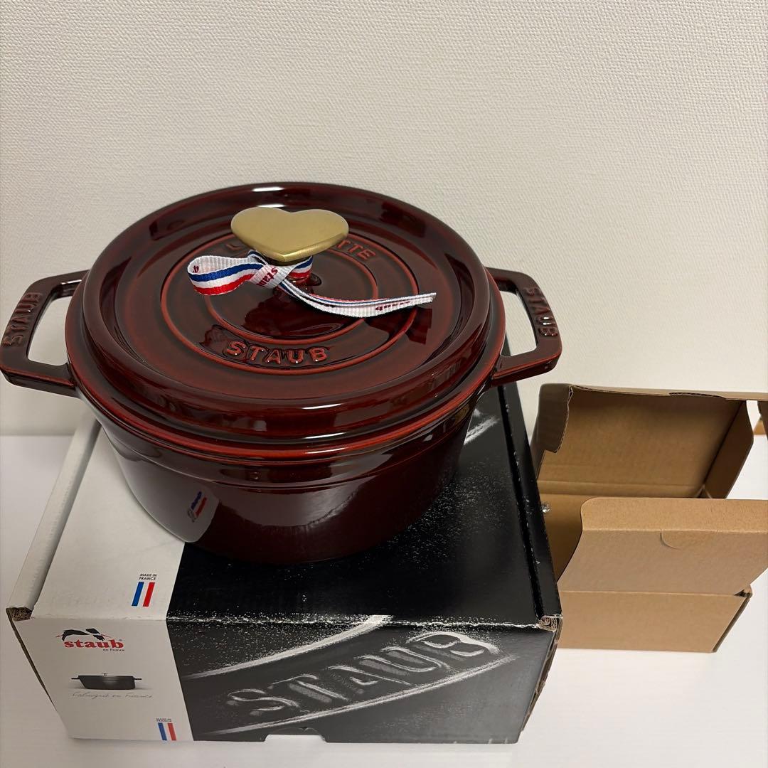 新品　ハートノブ付き　ストウブ 限定品　ラウンド グレナディンレッド　18cm