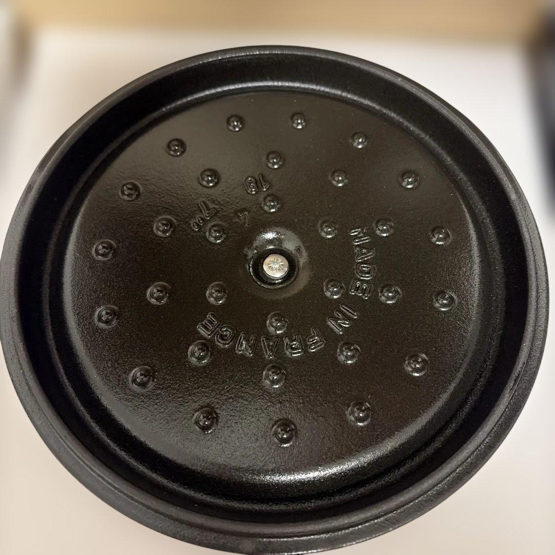 新品　ハートノブ付き　ストウブ 限定品　ラウンド グレナディンレッド　18cm