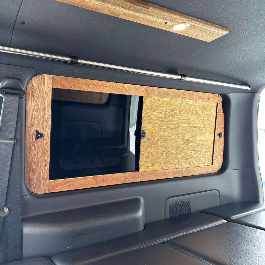 ハイエース 窓埋めパネル 左右セット 『DX』 吸盤4×2 DW Discr様