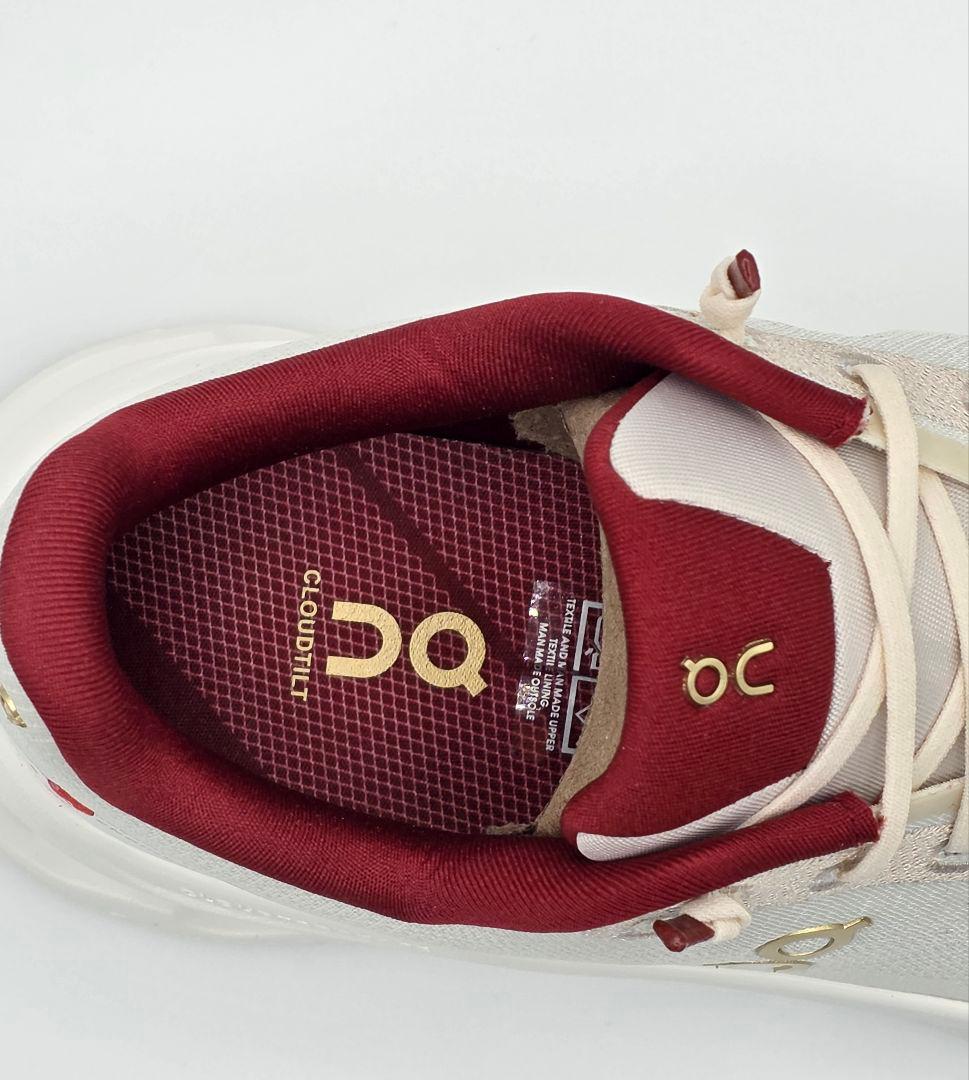 On ランニングシューズ ホワイト/バーガンディ