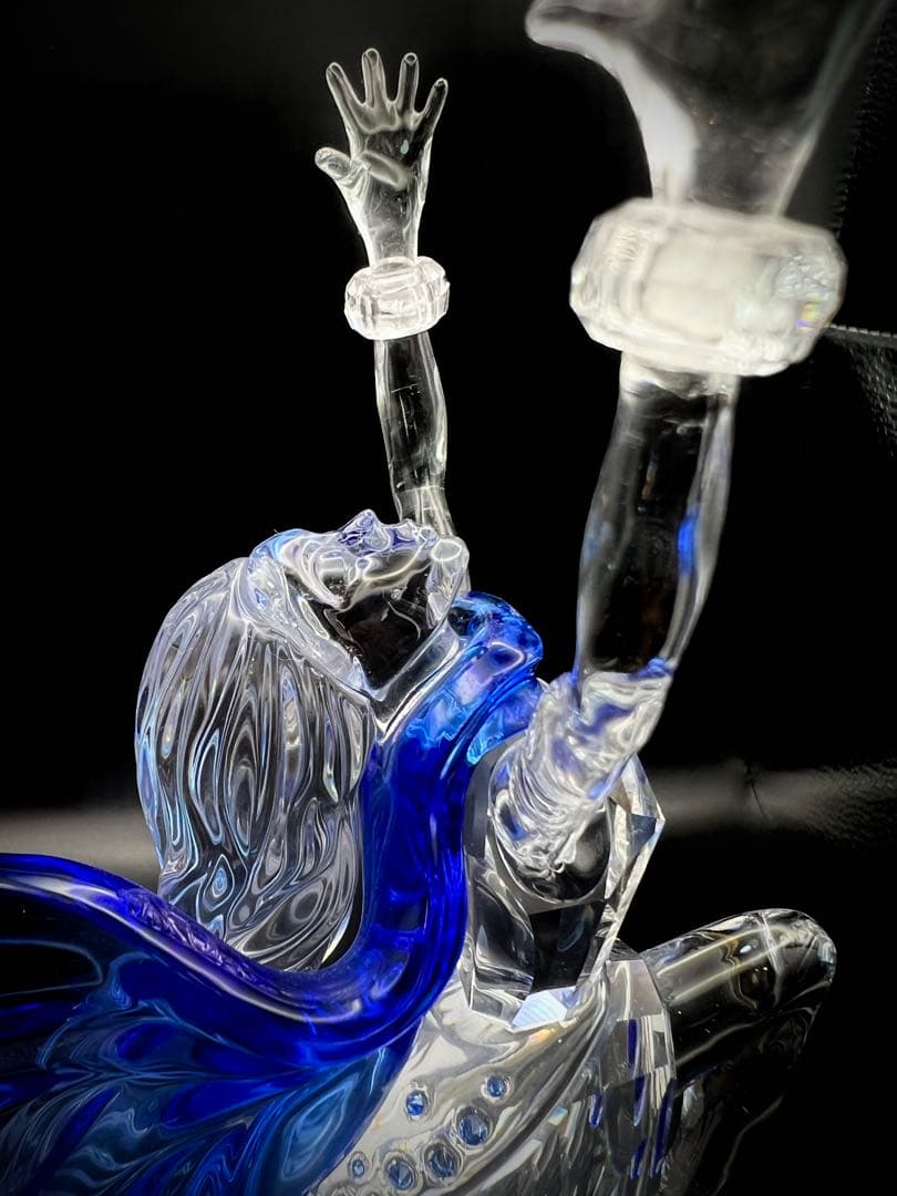 クリスタルフィギュア 青い髪