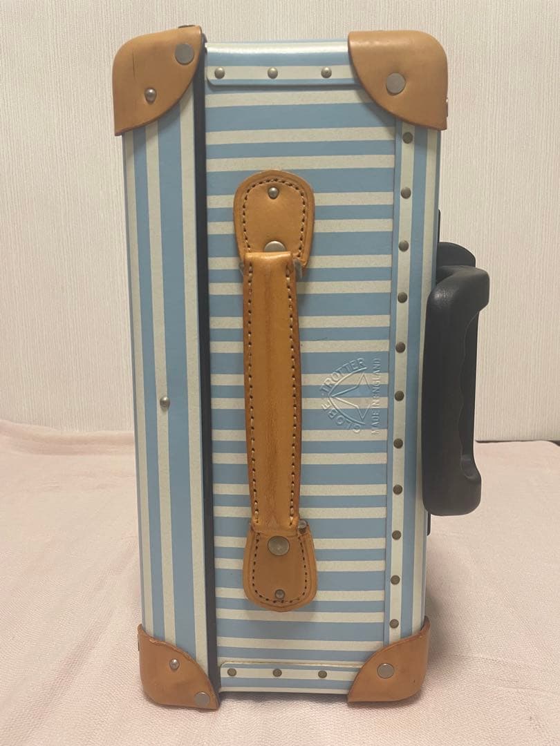 グローブトロッター　アズール　スーツケース　21インチ　キャリー　水色ストライプ